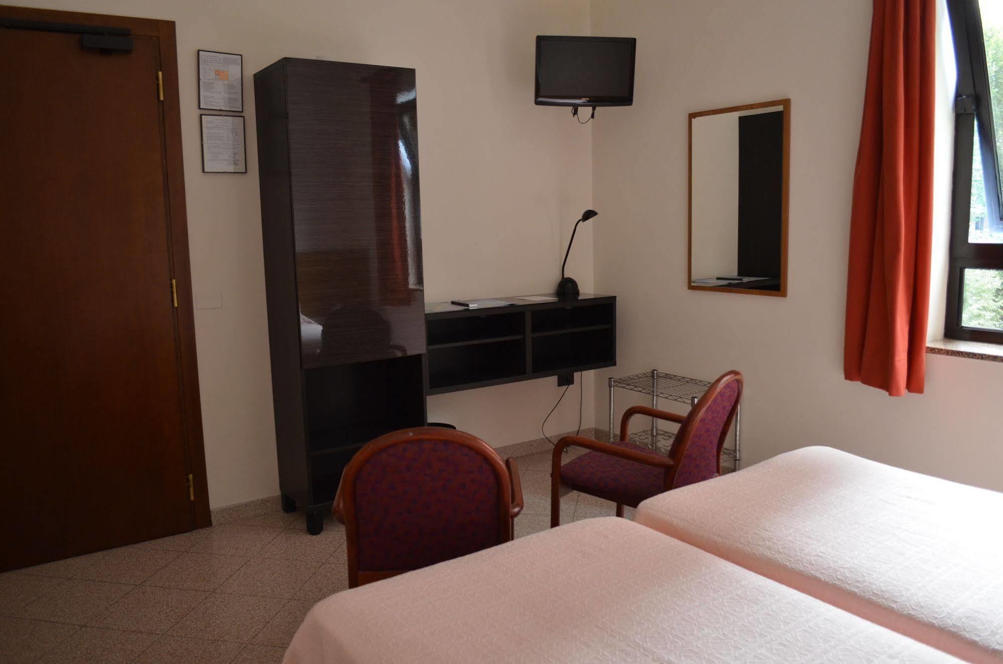 Adria 3*